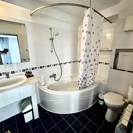 Briza Mamaia